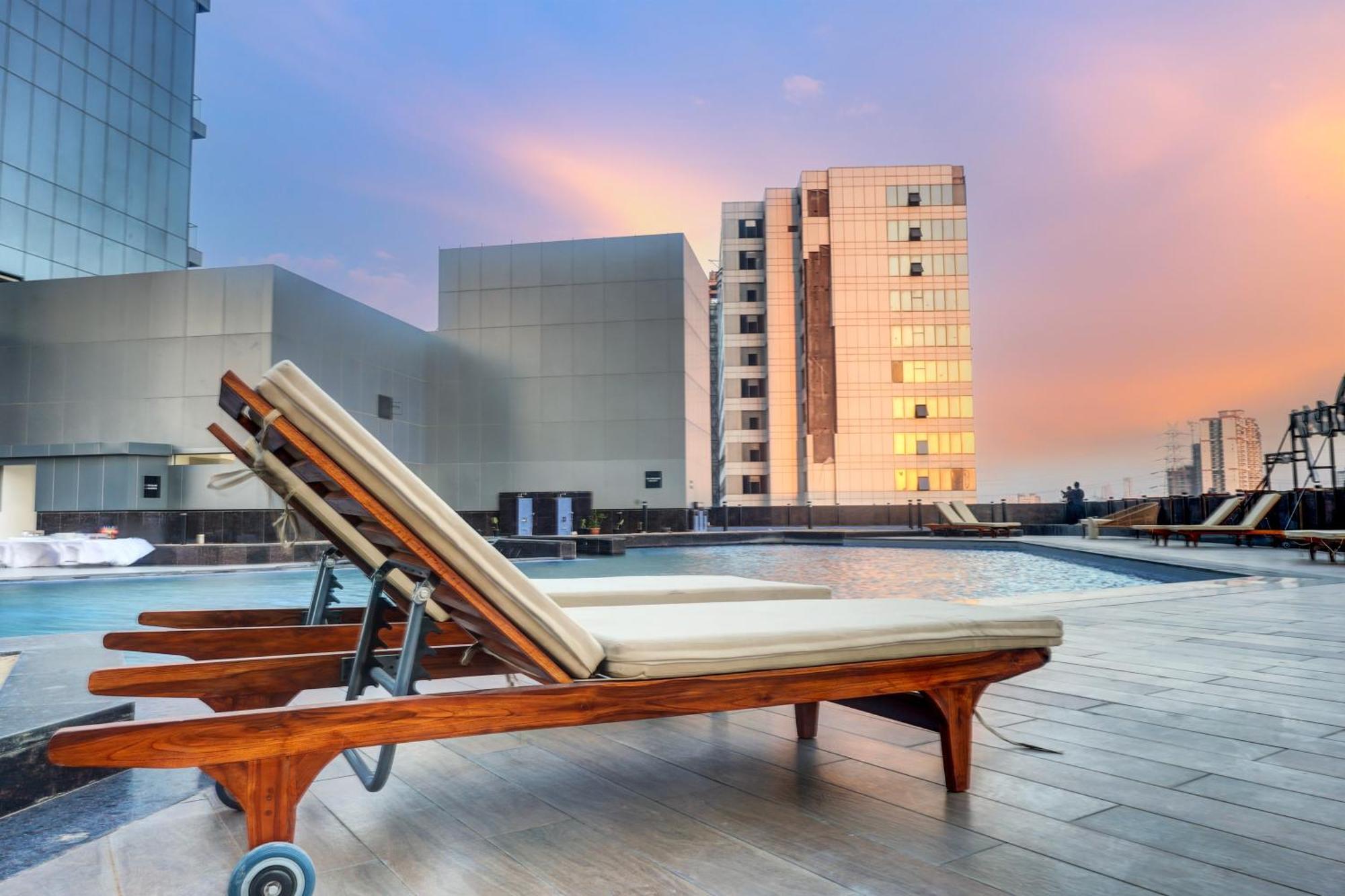 Sunday Hotels And Residences คูร์เคาน์ ภายนอก รูปภาพ